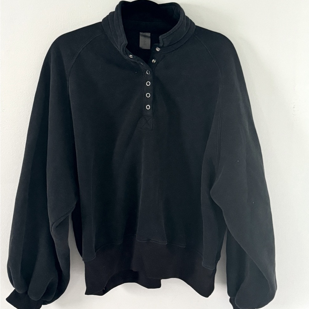 Black sweatshirt